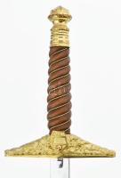 Honvédelmi miniszteri dísztőr. 2006. Díszdobozban, pengéjén adományozási véséssel. Szép állapotban