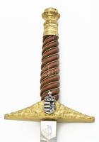 Honvédelmi miniszteri dísztőr. 2006. Díszdobozban, pengéjén adományozási véséssel. Szép állapotban