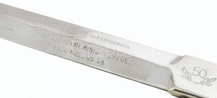 Honvédelmi miniszteri dísztőr. 2006. Díszdobozban, pengéjén adományozási véséssel. Szép állapotban