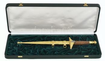Honvédelmi miniszteri dísztőr. 2006. Díszdobozban, pengéjén adományozási véséssel. Szép állapotban