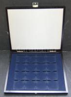 Fa éremtartó kazetta, 16 férőhellyel, 47mm