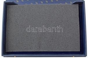 Érmetartó tálca, 1db kivehető tálcával, 18 férőhellyel (48x48mm), lecsukható műbőr tartóban, használ...