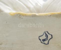 19. sz., nő kosárral kínáló, jelzett, sérült, 25x18 cm