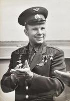 1961, Pálfai Gábor: Gagarin. Pecséttel jelzett. Gyűrődéssel, kopással, 18,5x13 cm