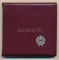 1982. 100Ft Cu-Ni "Labdarúgó világbajnokság 1982" (2x), egyik műbőr tokban, tanúsítvánnyal...