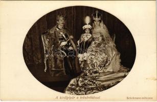 A királyipár IV. Károly és Zita királyné a kis Ferenc József Ottó trónörökössel. A Hadsegélyező Hivatal kiadványa. Schuhmann műterme / Charles I of Austria, Queen Zita and Crown Prince Otto (fl)