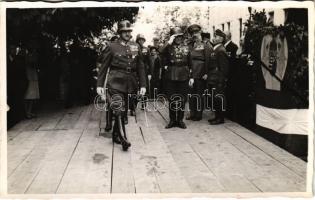 1942 Nagyvárad, Oradea; bevonulás, katonatisztek a magyar címeres pódiumon / entry of the Hungarian troops, military officers. photo