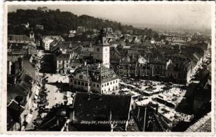 1942 Brassó, Kronstadt, Brasov; Városháza, piac, H. Zeidner, Viktor Butyka, Tellmann és Wilh. Hiemesch üzlete, gyógyszertár, Fonciere biztosító / town hall, market, shops, pharmacy. photo