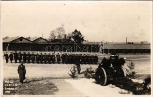 Praha, Prag, Prague; Cseh katonák / Czech military, group of soldiers. Mráz photo (Rb)