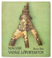 Borsos Béla: Magyar vadász lőportartók. Bp., 1982, Corvina, 90+2 p.+40 t. Kétoldalas színes képtáblákkal. Kiadói egészvászon-kötésben, kiadói védőborítóban.