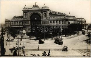 Budapest VII. Keleti pályaudvar, Baross szobor, villamos (gyűrődés / crease)