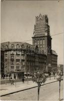 Budapest VIII. Teleki tér, OTI (Országos Társadalombiztosító Intézet) palotája, villamos. Pfeiffer János photo (fl)