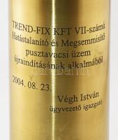 2004, Trend-Fix Kft, katonai lőszer-megsemmisítéssel foglalkozó cég reklámjával lőszerhüvely váza. B...