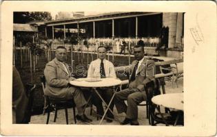 1938 Rogaska Slatina, Rohitsch-Sauerbrunn; men at restaurant teras, Tonka photo (kopott sarkak/ worn corners)