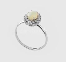 14K fehérarany gyűrű 028 ct opállal és gyémántokkal 0,3ct, jelzett, 1,96 g, m:57 tanúsítvánnyal
