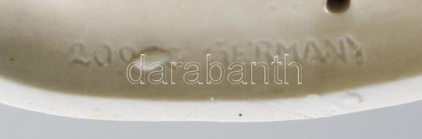 Kislány báránnyal. Német, cca 1925, ragasztott, m: 13 cm