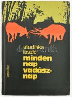 Studinka László: Minden nap vadásznap. A szerző, Studinka László (1918-1981) vadász, vadgazda, vadászati író, erdész, ornitológus. Bp., 1977, Gondolat. Fekete-fehér fotókkal illusztrált. Kiadói kartonált papírkötés, kissé kopott borítóval.