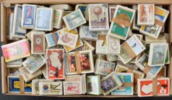 175 db teljes bündli + 100 db képes bündli töredék, cipős dobozban