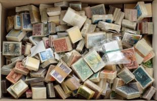 Kb. 330 db forgalmi bündli 1940-től, cipős dobozban