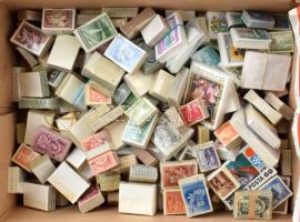 Kb 220 db régi és modern magyar bündli dobozban ömlesztve