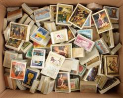 Kb 220 db képes magyar bündli dobozban ömlesztve, kb az 1960-1990 közötti időszakból