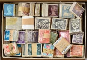 81 db külföldi bündli, javarészt angol, dobozban