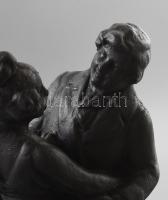 Antik gipsz figurális táncrendtartó. Feketére mázolt, jelzett, kis kopással, osztrák vagy német, m: ...