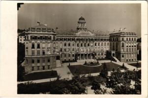 Budapest XI. Redemptorissza Szerzetesnők Tan- és Nevelőintézete, az intézet homlokzata. Szt. Imre herceg útja 5-7. (ma Villányi út) (kis szakadás / small tear)