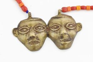 Naga Fejvadász harcos nyaklánca, üveg gyöngyökkel