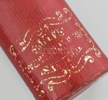 Antik parfümös üveg, saját dobozában, dugón kis csorbákkal, m: 5,5 cm