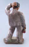 Szabszai László Kerámia: Részeg férfi. Címkével jelzett, minimális kopással, m:17,5 cm