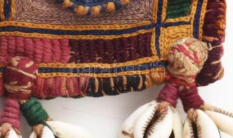 Antik törzsi amulett tartó, h: 15 cm