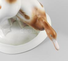Zsolnay porcelán kacsapár. Terv.: Sinkó András. Kézzel festett, jelzett, hibátlan, m: 17 cm