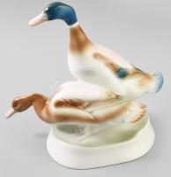 Zsolnay porcelán kacsapár. Terv.: Sinkó András. Kézzel festett, jelzett, hibátlan, m: 17 cm