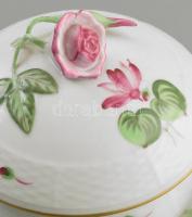 Herend rózsamintás kis leveskínáló. Háncsnyomott felületekkel, festett és domború részletekből kiépü...