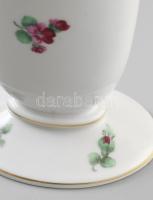 Herend csipkerózsa mintás váza. Lapított vázatest, tagolt talapzatrészen. Jelzett, hibátlan, m: 18 c...