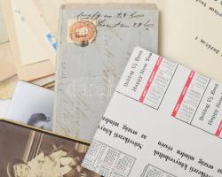 Vegyes papírrégiség hagyaték: fotók, régi levelek, nyomtatványok, okmánybélyeges iratok, néhány vizi...