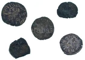 5db-os középkori Dénár tétel (össszsúly: 2,74g), közte 1373-1382 "szerecsenfejes" Denár Ag...