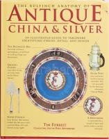 Tim Forest: The Bulfinch Anatomy of Antique China & Silver. An Illustrated Guide to Tableware, Identifying Period, Detail and Design. 1998, Bulfinch, kiadói egészvászon kötés, papír védőborítóval, kis sérüléssel. Képekkel gazdagon illusztrált kiadvány, mely főleg az antik porcelán és ezüst tárgyak gyűjtésébe enged betekintést.