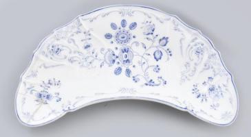 cca 1900 6 darabos csontos tányér garnitúra, jelzett, matricás, egyik darab ragasztott, h: 17,5 cm