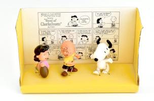 3 darab Snoopy figura eredeti kartonban, szép állapotban