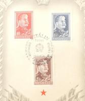 Üvegezett, dekoratív fa képkeret. Sztálin 70. születésnapjára kiadott bélyeg emléklappal. Belső mére...