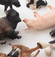 Schleich játék figura gyűjtemény, kb. 40 db kisebb és nagyobb figura. Állatok, emberfigurák, házi és...