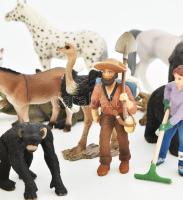 Schleich játék figura gyűjtemény, kb. 40 db kisebb és nagyobb figura. Állatok, emberfigurák, házi és...