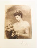 The book of Beauty. (Era King Edward VII.) A collection of beautiful portraits with literary, artist...