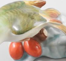 Herend 2 darab madár figura. Jelzett, a nagyobbikon kopással és pattanással, m: 5-7 cm
