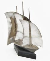 cca 1950, Hajó makett. Fa, nikkelezett bronz, kopott, m: 19 cm