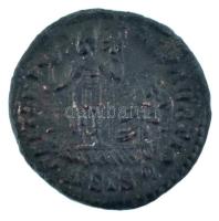 Római Birodalom / Siscia / II. Constantius 348-350. 1/2 Centenionalis (2,62g) T:AU,XF Roman Empire /...