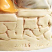 Reneszánsz pár. Antik német porcelán, kézzel festett, jelzett, kis kopással, m: 14 cm