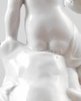 Borozó. Antik német porcelán, sorszámmal jelzett, kopással, m: 13 cm